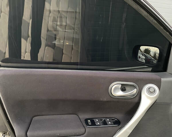 Черный Рено Меган, объемом двигателя 1.6 л и пробегом 220 тыс. км за 4499 $, фото 17 на Automoto.ua