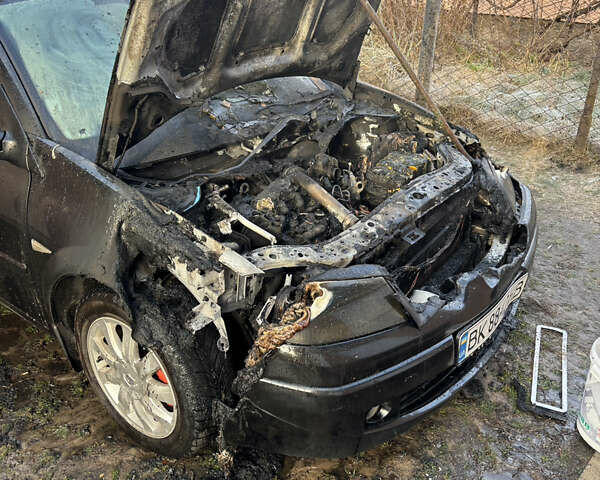 Черный Рено Меган, объемом двигателя 1.5 л и пробегом 300 тыс. км за 1599 $, фото 11 на Automoto.ua