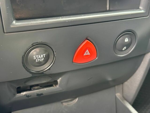 Черный Рено Меган, объемом двигателя 1.9 л и пробегом 196 тыс. км за 4999 $, фото 22 на Automoto.ua