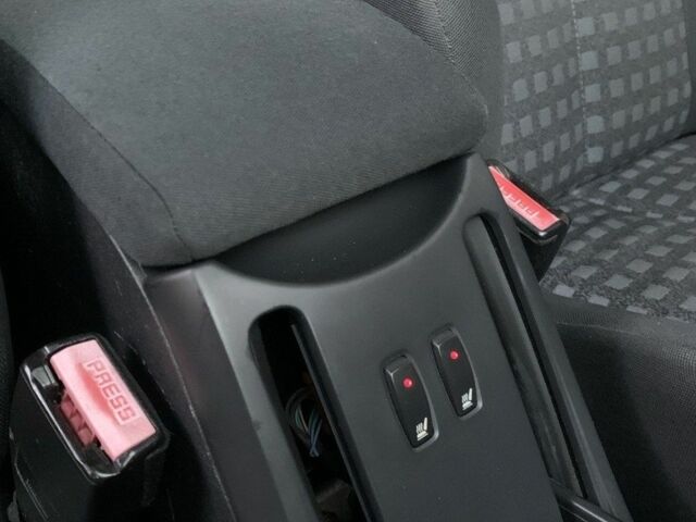 Чорний Рено Меган, об'ємом двигуна 1.6 л та пробігом 185 тис. км за 6199 $, фото 22 на Automoto.ua