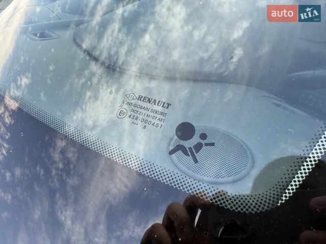 Черный Рено Меган, объемом двигателя 1.6 л и пробегом 210 тыс. км за 5950 $, фото 16 на Automoto.ua