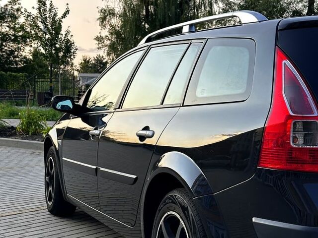 Черный Рено Меган, объемом двигателя 1.9 л и пробегом 230 тыс. км за 4790 $, фото 2 на Automoto.ua