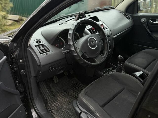 Черный Рено Меган, объемом двигателя 1.5 л и пробегом 400 тыс. км за 2600 $, фото 5 на Automoto.ua