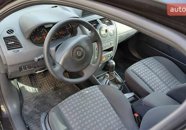 Черный Рено Меган, объемом двигателя 1.6 л и пробегом 235 тыс. км за 4850 $, фото 20 на Automoto.ua