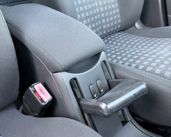 Черный Рено Меган, объемом двигателя 1.6 л и пробегом 210 тыс. км за 5950 $, фото 26 на Automoto.ua