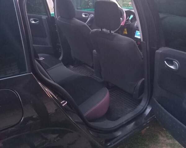 Черный Рено Меган, объемом двигателя 1.6 л и пробегом 320 тыс. км за 5500 $, фото 9 на Automoto.ua