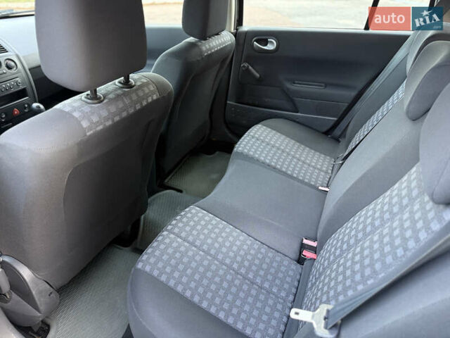 Черный Рено Меган, объемом двигателя 1.6 л и пробегом 210 тыс. км за 5950 $, фото 23 на Automoto.ua