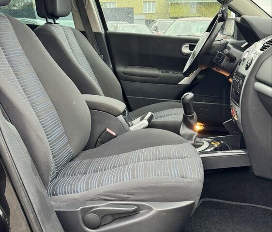 Черный Рено Меган, объемом двигателя 1.6 л и пробегом 160 тыс. км за 6300 $, фото 19 на Automoto.ua