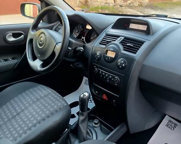 Чорний Рено Меган, об'ємом двигуна 1.6 л та пробігом 185 тис. км за 6199 $, фото 113 на Automoto.ua