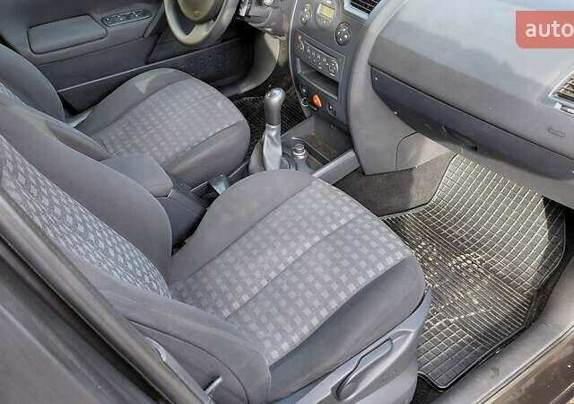 Черный Рено Меган, объемом двигателя 1.6 л и пробегом 235 тыс. км за 4850 $, фото 23 на Automoto.ua