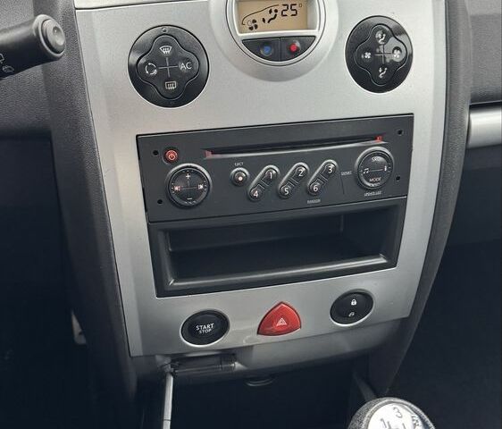 Черный Рено Меган, объемом двигателя 1.6 л и пробегом 160 тыс. км за 6300 $, фото 13 на Automoto.ua