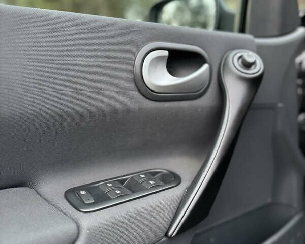 Чорний Рено Меган, об'ємом двигуна 1.6 л та пробігом 222 тис. км за 5450 $, фото 21 на Automoto.ua