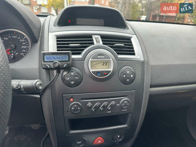 Черный Рено Меган, объемом двигателя 1.6 л и пробегом 212 тыс. км за 6600 $, фото 32 на Automoto.ua