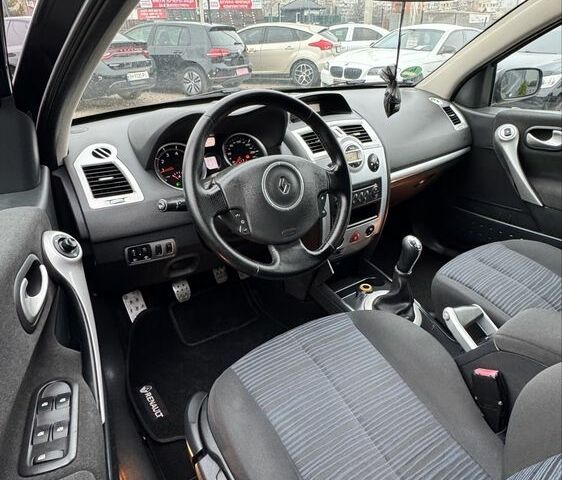 Черный Рено Меган, объемом двигателя 1.6 л и пробегом 160 тыс. км за 6300 $, фото 9 на Automoto.ua