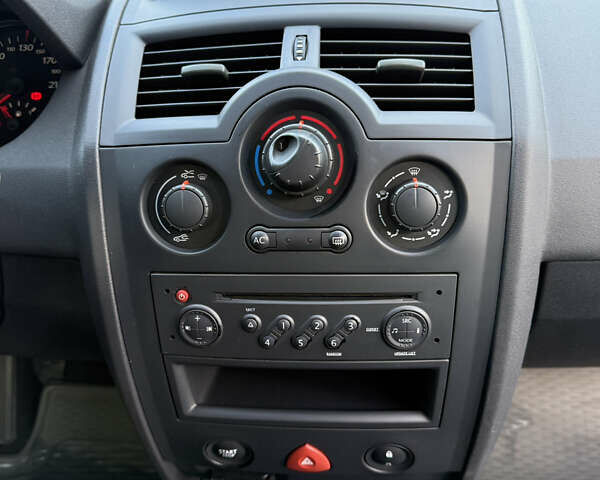 Черный Рено Меган, объемом двигателя 1.6 л и пробегом 210 тыс. км за 5950 $, фото 25 на Automoto.ua