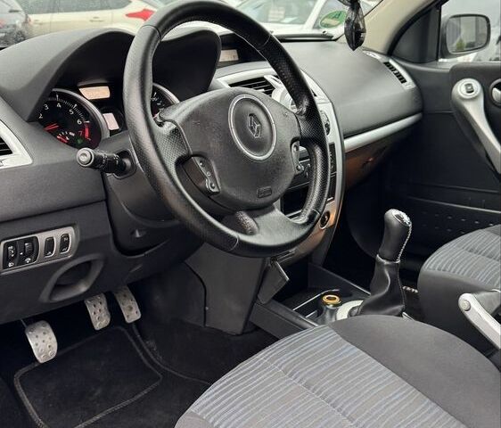 Черный Рено Меган, объемом двигателя 1.6 л и пробегом 160 тыс. км за 6300 $, фото 10 на Automoto.ua