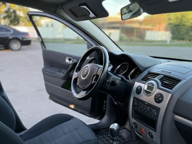 Чорний Рено Меган, об'ємом двигуна 2 л та пробігом 150 тис. км за 6950 $, фото 6 на Automoto.ua