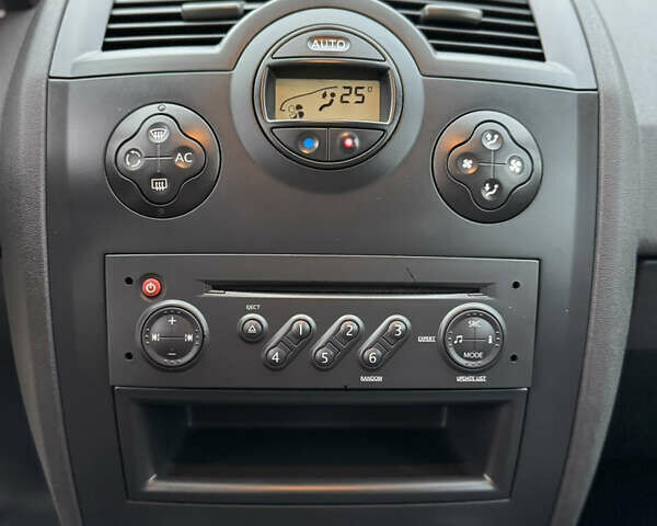 Чорний Рено Меган, об'ємом двигуна 1.6 л та пробігом 222 тис. км за 5450 $, фото 24 на Automoto.ua