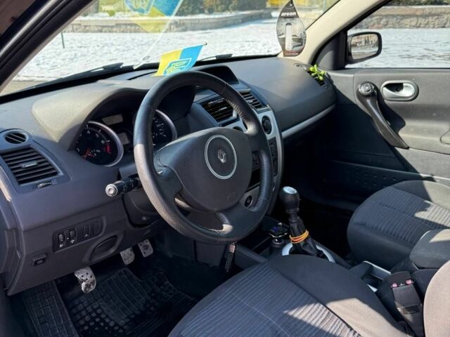 Рено Меган 2008 в Ромнах на Automoto.ua Черный Рено Меган, объемом двигателя 2 л и пробегом 260 тыс. км за 5100 $, фото 6 на Automoto.ua