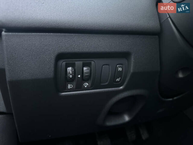 Чорний Рено Меган, об'ємом двигуна 1.6 л та пробігом 234 тис. км за 6500 $, фото 44 на Automoto.ua