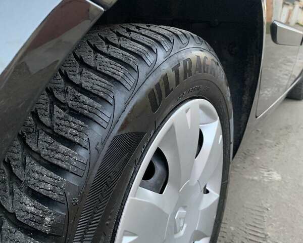 Чорний Рено Меган, об'ємом двигуна 1.6 л та пробігом 185 тис. км за 6199 $, фото 62 на Automoto.ua