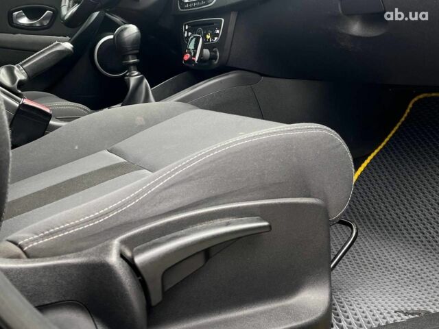 Черный Рено Меган, объемом двигателя 1.9 л и пробегом 295 тыс. км за 7190 $, фото 19 на Automoto.ua