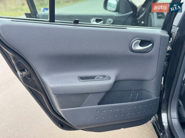 Черный Рено Меган, объемом двигателя 1.6 л и пробегом 190 тыс. км за 5300 $, фото 60 на Automoto.ua