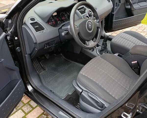 Черный Рено Меган, объемом двигателя 1.6 л и пробегом 220 тыс. км за 4600 $, фото 4 на Automoto.ua