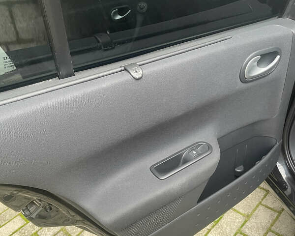 Черный Рено Меган, объемом двигателя 1.6 л и пробегом 196 тыс. км за 5950 $, фото 8 на Automoto.ua