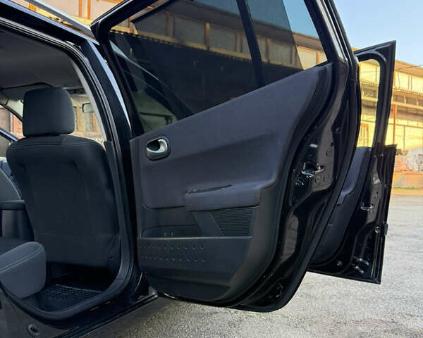 Черный Рено Меган, объемом двигателя 1.6 л и пробегом 200 тыс. км за 6200 $, фото 108 на Automoto.ua