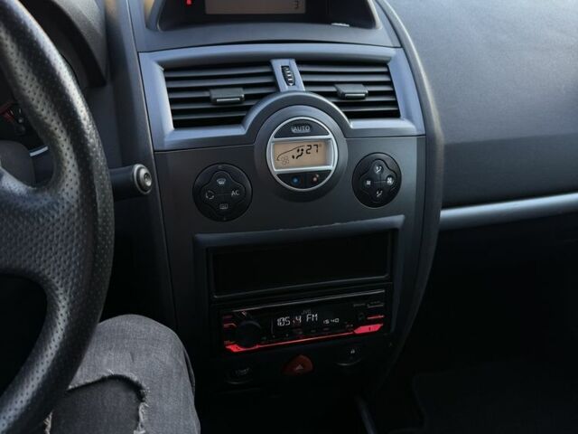 Черный Рено Меган, объемом двигателя 1.6 л и пробегом 200 тыс. км за 6200 $, фото 15 на Automoto.ua