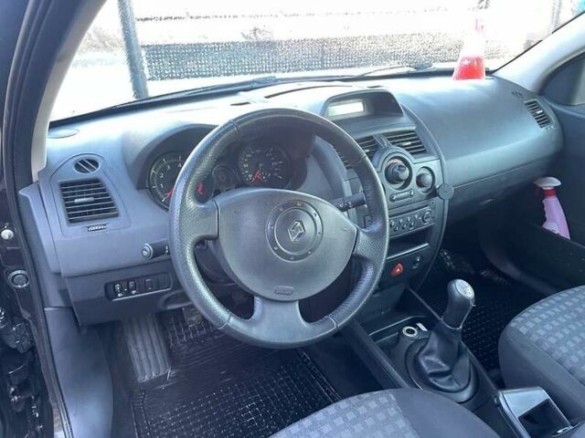 Черный Рено Меган, объемом двигателя 1.6 л и пробегом 257 тыс. км за 5100 $, фото 4 на Automoto.ua