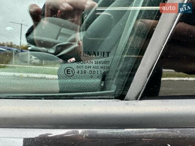 Рено Меган 2009 в Киеве на Automoto.ua Черный Рено Меган, объемом двигателя 1.6 л и пробегом 181 тыс. км за 7950 $, фото 12 на Automoto.ua