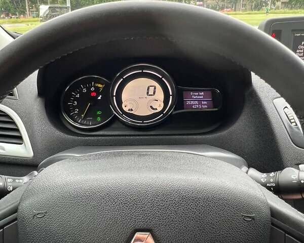 Черный Рено Меган, объемом двигателя 1.6 л и пробегом 253 тыс. км за 6300 $, фото 10 на Automoto.ua