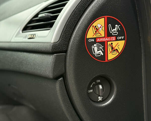 Чорний Рено Меган, об'ємом двигуна 1.6 л та пробігом 172 тис. км за 6900 $, фото 96 на Automoto.ua