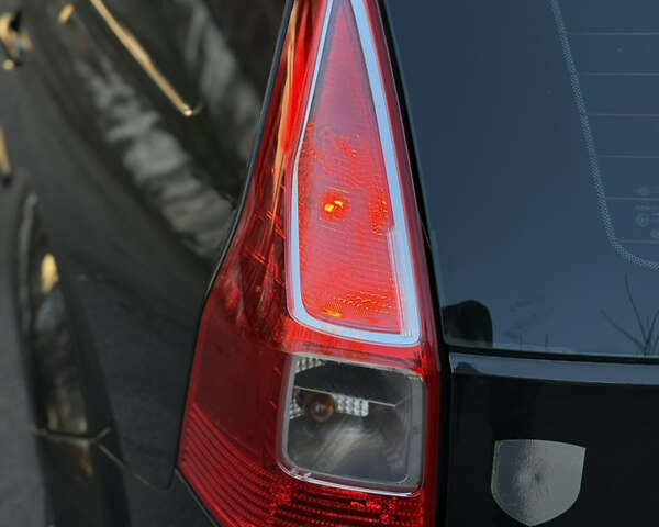 Черный Рено Меган, объемом двигателя 1.6 л и пробегом 200 тыс. км за 6200 $, фото 30 на Automoto.ua