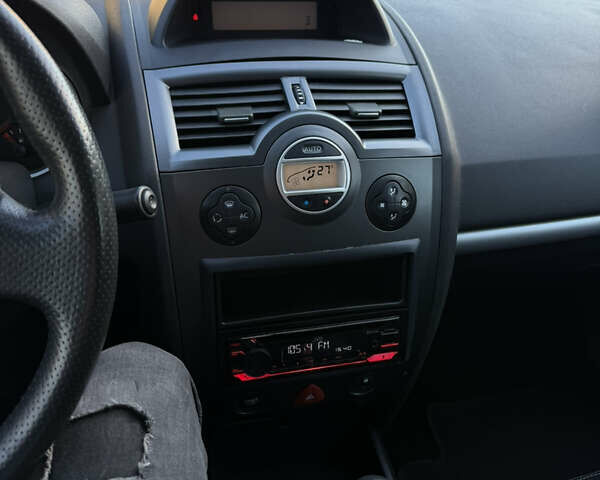 Черный Рено Меган, объемом двигателя 1.6 л и пробегом 200 тыс. км за 6200 $, фото 57 на Automoto.ua