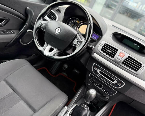 Чорний Рено Меган, об'ємом двигуна 1.6 л та пробігом 172 тис. км за 6900 $, фото 98 на Automoto.ua