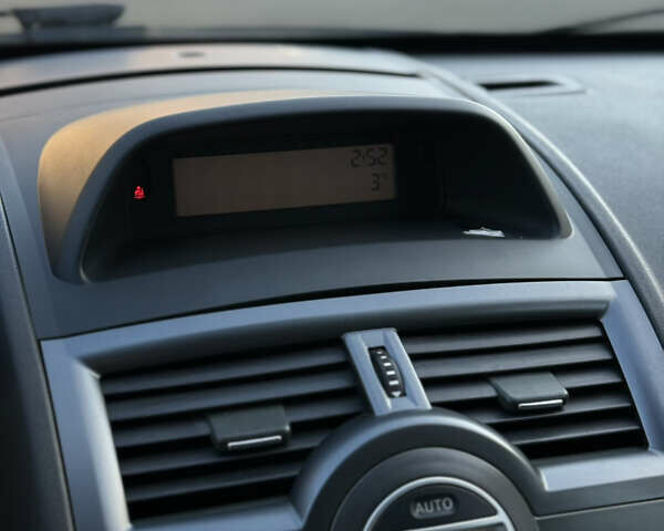 Черный Рено Меган, объемом двигателя 1.6 л и пробегом 200 тыс. км за 6200 $, фото 67 на Automoto.ua