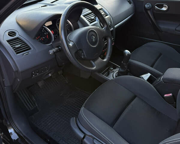 Черный Рено Меган, объемом двигателя 1.6 л и пробегом 200 тыс. км за 6200 $, фото 44 на Automoto.ua