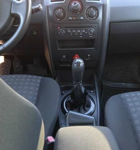 Черный Рено Меган, объемом двигателя 1.6 л и пробегом 206 тыс. км за 5999 $, фото 26 на Automoto.ua