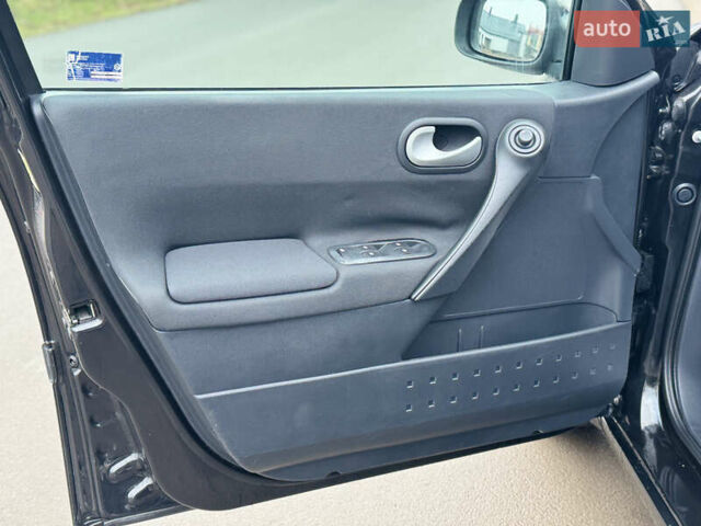 Черный Рено Меган, объемом двигателя 1.6 л и пробегом 190 тыс. км за 5300 $, фото 59 на Automoto.ua