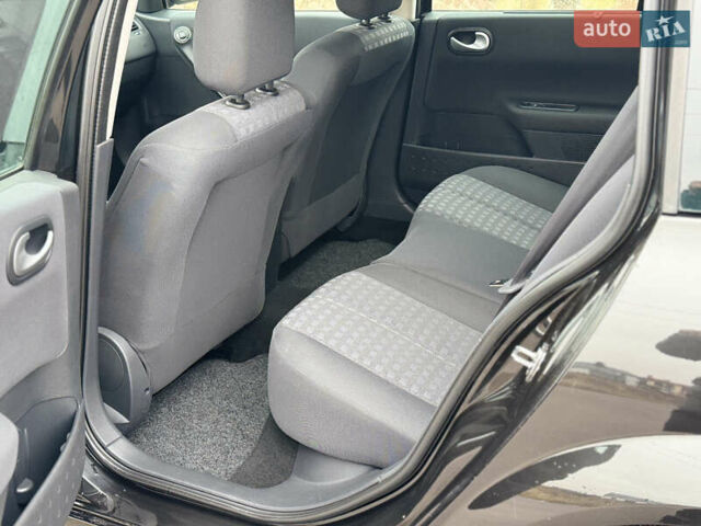 Черный Рено Меган, объемом двигателя 1.6 л и пробегом 190 тыс. км за 5300 $, фото 64 на Automoto.ua