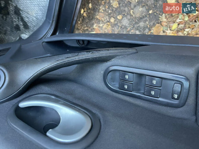 Черный Рено Меган, объемом двигателя 1.6 л и пробегом 219 тыс. км за 4599 $, фото 11 на Automoto.ua