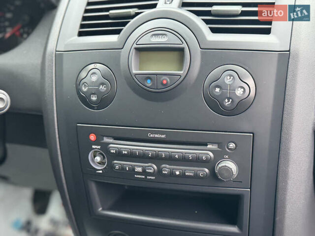 Черный Рено Меган, объемом двигателя 1.6 л и пробегом 190 тыс. км за 5300 $, фото 72 на Automoto.ua