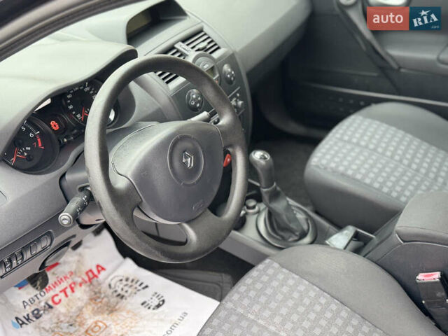 Черный Рено Меган, объемом двигателя 1.6 л и пробегом 190 тыс. км за 5300 $, фото 66 на Automoto.ua