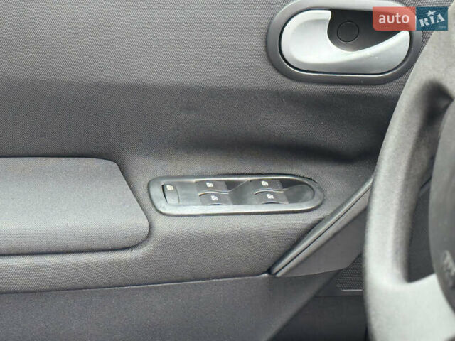 Черный Рено Меган, объемом двигателя 1.6 л и пробегом 190 тыс. км за 5300 $, фото 71 на Automoto.ua