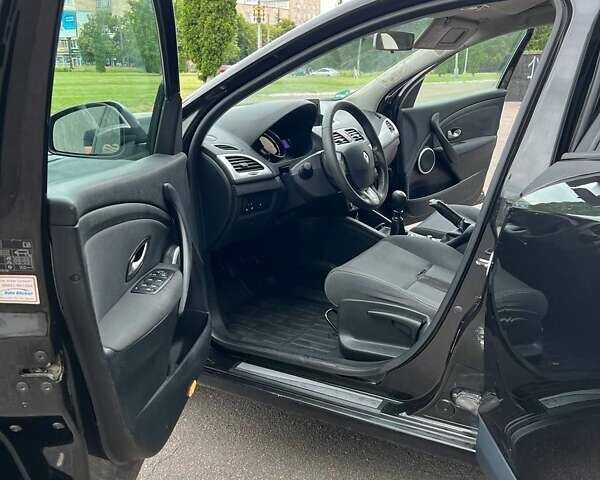 Черный Рено Меган, объемом двигателя 1.6 л и пробегом 253 тыс. км за 6300 $, фото 7 на Automoto.ua