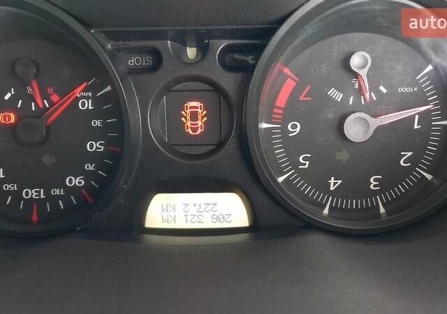 Черный Рено Меган, объемом двигателя 1.6 л и пробегом 206 тыс. км за 5999 $, фото 14 на Automoto.ua