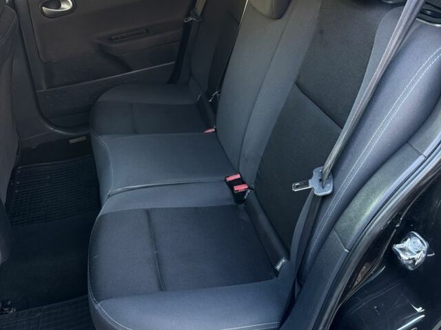 Черный Рено Меган, объемом двигателя 1.6 л и пробегом 200 тыс. км за 6200 $, фото 18 на Automoto.ua